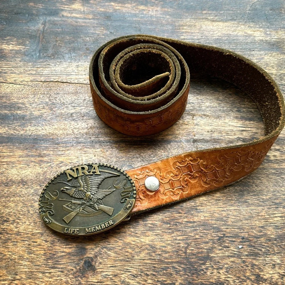 NRA LIFE MEMBER COLLECTOR EDITION NORMAN FOUNDRY DALLAS TEXAS BRASS LEATHER BELT